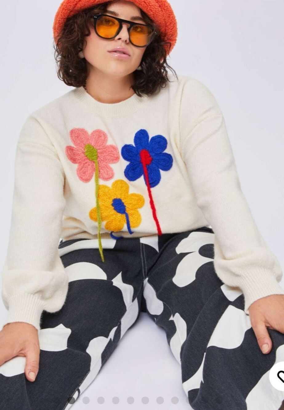 Cider cream colored sweater with crocheted floral appliqués - M